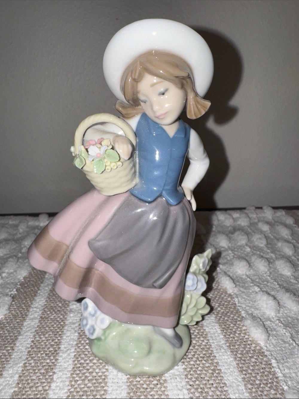 Vintage Retired Lladro - “Sweet Scent”